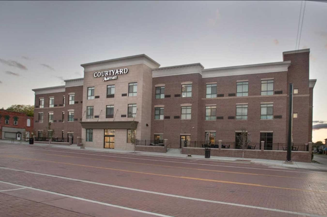 Готель Courtyard By Marriott Albion Екстер'єр фото
